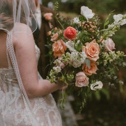 Windmill Gardens - Bride with bouquet