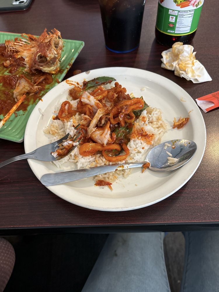 MaiYaj Asian Bistro Logo