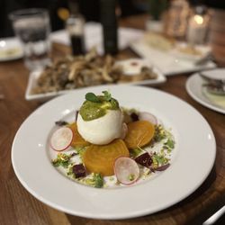 Paese - Burrata with season beets