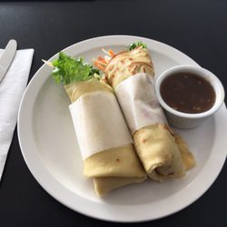Fan “D” Flame - Fresh Lumpia. Very fresh ingredients & tasty dipping sauce