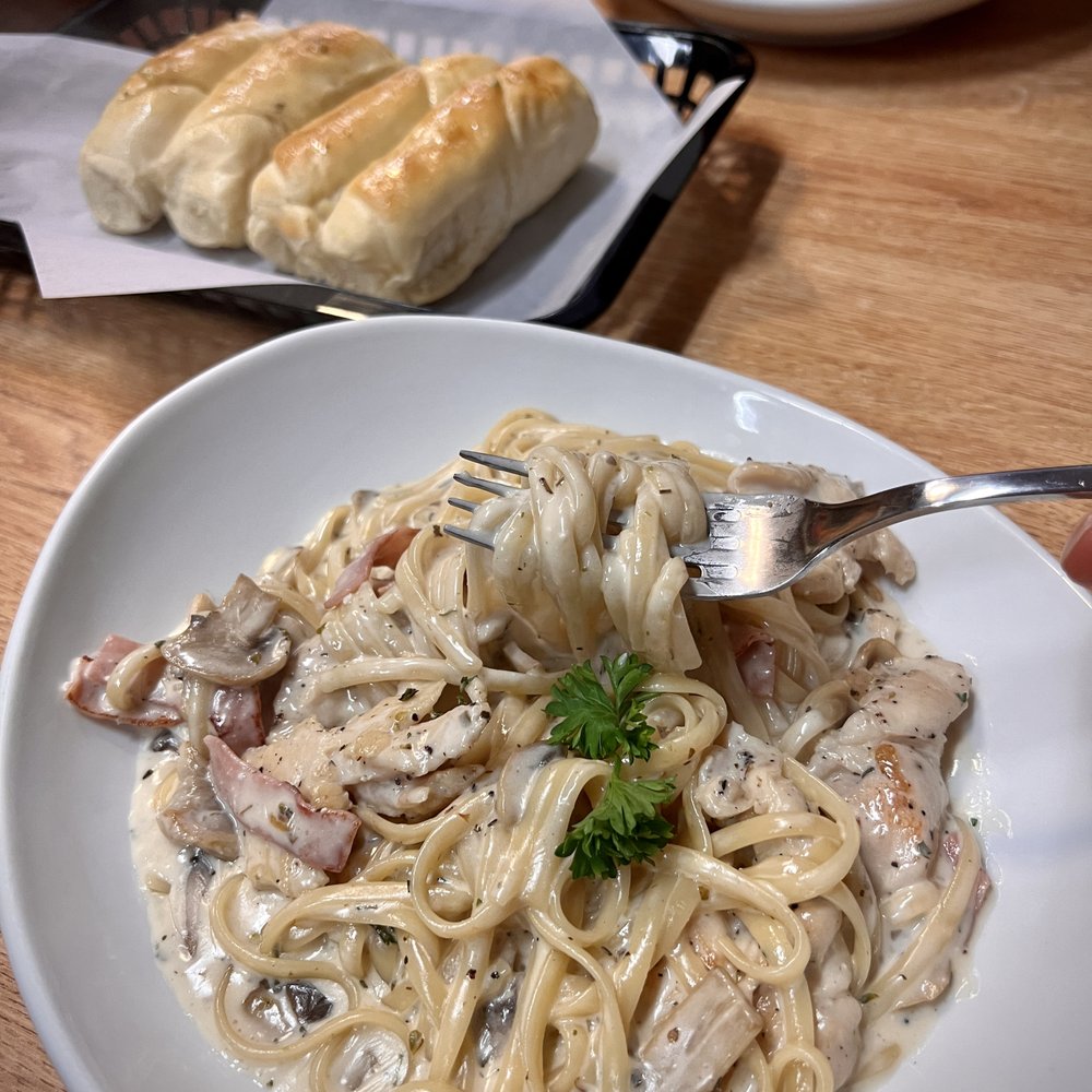 Joe's Italian Kitchen - Free garlic soft bread - Italian Near Me - Pflugerville, Texas