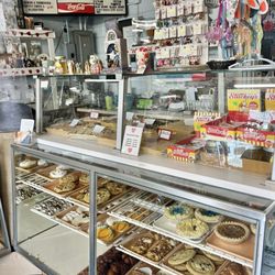 Hart Bakery & Gifts - Bakery case