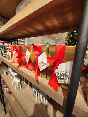 Crate & Barrel by null