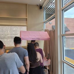 In line for the 9/4-9/6 lucky draw! In line for the 9/4-9/6 lucky draw!