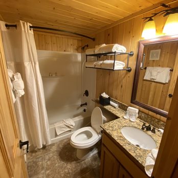 Elk Country Inn - Bathroom - Hotels Near Me - Jackson, Wyoming Elk Country Inn - Bathroom - Hotels Near Me - Jackson, Wyoming