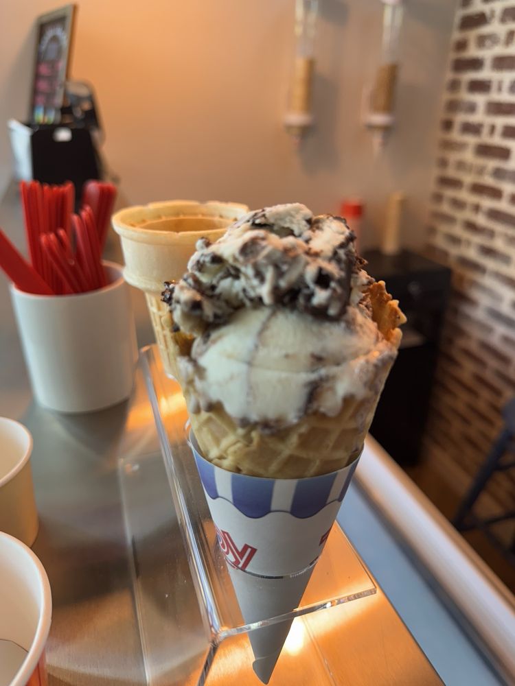 Food from Ellie’s Pizzeria