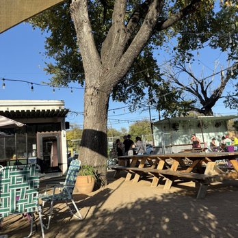 Kinda Tropical - Patio Area - Breakfast & Brunch Near Me - Austin, Texas Kinda Tropical - Patio Area - Breakfast & Brunch Near Me - Austin, Texas