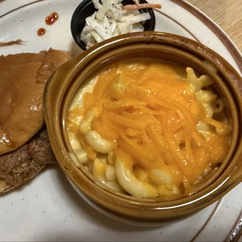 Honey Butter's Kitchen -Candle Factory - Pulled pork bbq sandwich with a side of mac and cheese and cole slaw - American Near Me - Williamsburg, Virginia Honey Butter's Kitchen -Candle Factory - Pulled pork bbq sandwich with a side of mac and cheese and cole slaw - American Near Me - Williamsburg, Virginia