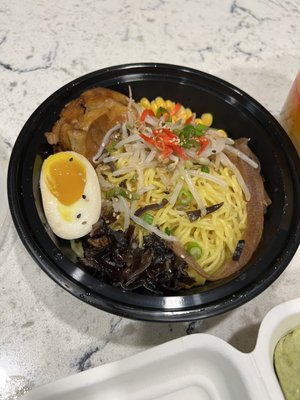 Poke Burri / Lifting Noodles Ramen by null