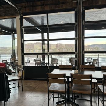Big Mike's Steakhouse - Indoor with view - Steakhouses Near Me - Guntersville, Alabama Big Mike's Steakhouse - Indoor with view - Steakhouses Near Me - Guntersville, Alabama
