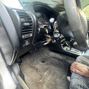 Sanders Lock & Key - Broken ignition switch - Keys & Locksmiths Near Me - San Dimas, California Sanders Lock & Key - Broken ignition switch - Keys & Locksmiths Near Me - San Dimas, California