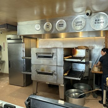 Round Table Pizza - .... - Pizza Near Me - Kerman, California