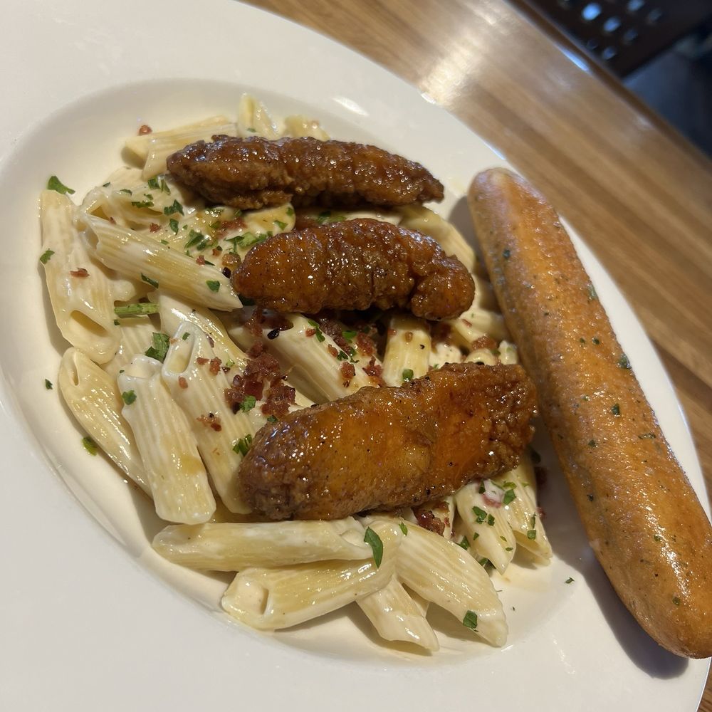 Applebee's Grill + Bar - Four-Cheese Mac & Cheese with Honey Pepper Chicken Tenders - American Near Me - San Antonio, Texas Applebee's Grill + Bar - Four-Cheese Mac & Cheese with Honey Pepper Chicken Tenders - American Near Me - San Antonio, Texas
