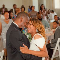Kim Rix Photography - Bride & Groom having their first dance. 
Image by Kim Rix Photography.