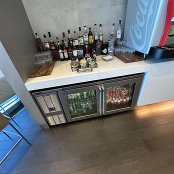 Greenwich Lounge - a bar with drinks and beverages - Airport Lounges Near Me - Queens, New York