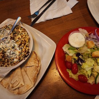 Beer Barrel Pizza and Grill - Creamy Spinach & Artichoke Dip with pita bread and side House Garden Salad. - Pizza Near Me - Hilliard, Ohio