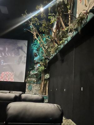 Hollywood Palms Cinema by null