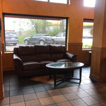 Dunkin' - Interior space - Donuts Near Me - Pearl, Mississippi