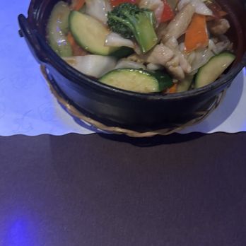 Pho Sonoma - Clay pot D1. Chicken with Mixed Vegetables - Vietnamese Near Me - Petaluma, California
