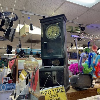 Electronic Parts Outlet - Antique clocks and tvs! Sooo cool!!! - Electronics Near Me - Houston, Texas Electronic Parts Outlet - Antique clocks and tvs! Sooo cool!!! - Electronics Near Me - Houston, Texas