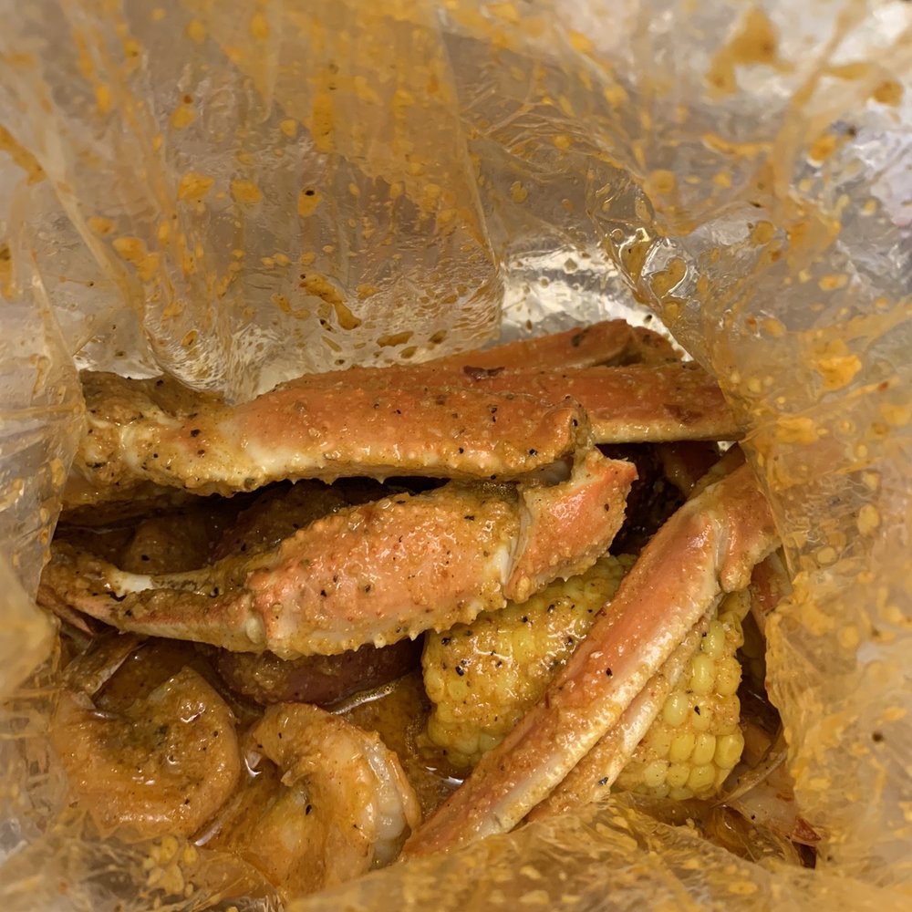 Lowcountry Lakeview - Snow Crab Legs, Shrimp (Head Off), Corn on the Cob, Red Potatoes - Cajun/Creole Near Me - Chicago, Illinois