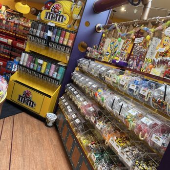 Fuzziwigs Candy Factory - Candy Stores Near Me - Breckenridge, Colorado Fuzziwigs Candy Factory - Candy Stores Near Me - Breckenridge, Colorado