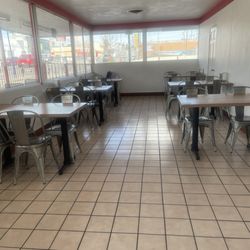 Classics San Pedro - Small area to eat inside