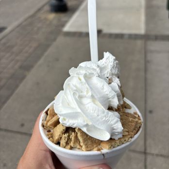 The Dipper - S'mores Sundae - Ice Cream & Frozen Yogurt Near Me - Cincinnati, Ohio