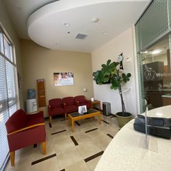 Yu Oral & Facial Surgery: Wenli Yu - Front desk and waiting area
