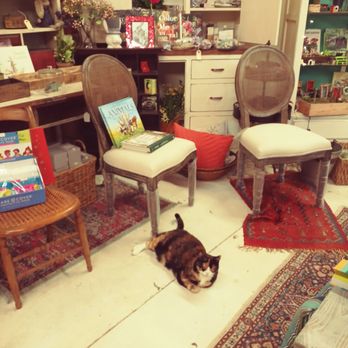 The Market On Newcastle - This little girl followed me around meowing and demanding pets! When these owners bought the store the kitty came with it! - Antiques Near Me - Brunswick, Georgia