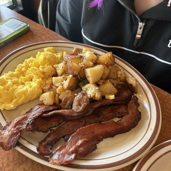 Evergreen Inn & Pub - Pubs Near Me - San Jose, California