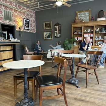 Réveille Coffee Bar - Seating - Cafes Near Me - Lafayette, Indiana