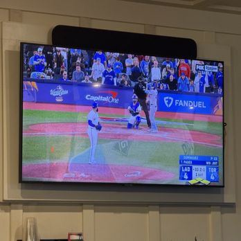 Highway Inn Kaka'ako - World Series game 7 - Hawaiian Near Me - Honolulu, Hawaii Highway Inn Kaka'ako - World Series game 7 - Hawaiian Near Me - Honolulu, Hawaii