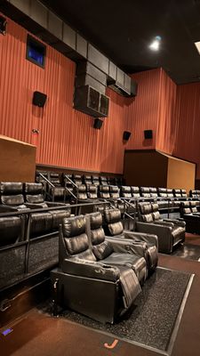 Cinemark Century North Hollywood and XD by null