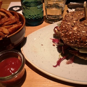 Lindenblatt Grillgarten - BBQ Burger und Süßkartoffel Pommes - Steakhouses Near Me - Hanover, NI