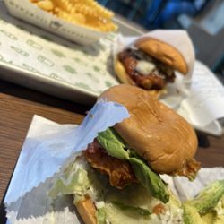 Shake Shack Interquest - Avocado Bacon Chicken