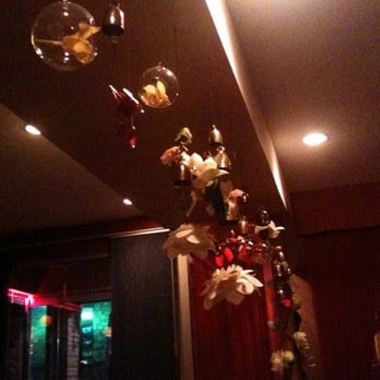 Red Basil - Decor - Thai Near Me - Rutherford, New Jersey