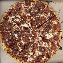 Fox's Pizza Den - Best pizza in town