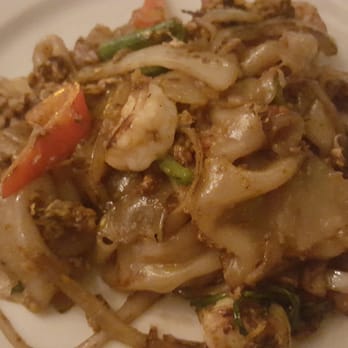 Spicy Shallot - Spicy basil noodles aka drunken noodles $10ish Very good! - Thai Near Me - Elmhurst, New York Spicy Shallot - Spicy basil noodles aka drunken noodles $10ish Very good! - Thai Near Me - Elmhurst, New York