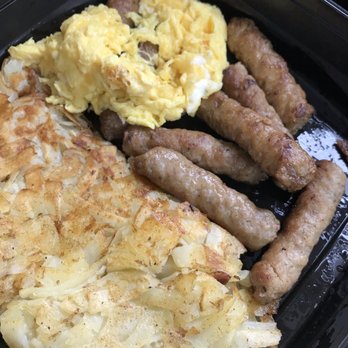 Black Bear Diner - Yreka - The GRIZZ (scrambled eggs, sausages, hash browns) - Diners Near Me - Yreka, California
