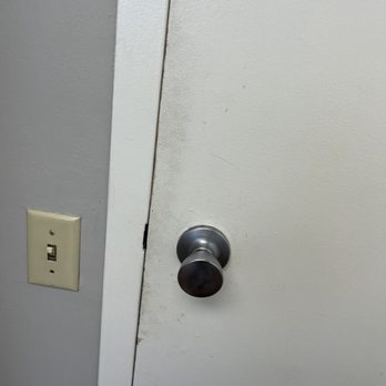 Advanced Dermatology - Filthy door at 8:30 am - first thing in the morning - Dermatologists Near Me - Lakewood, California