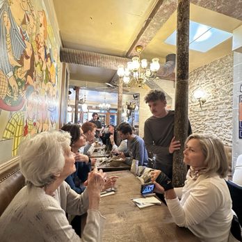 Le Bizetro - Ladies who lunch - French Near Me - Paris, 75 Le Bizetro - Ladies who lunch - French Near Me - Paris, 75