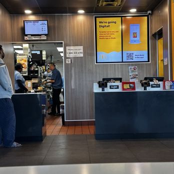 McDonald's - Cocina - Fast Food Near Me - Corona, California
