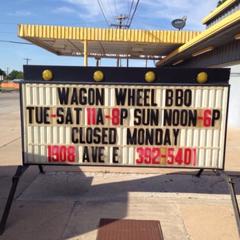 Wagon Wheel BBQ - Sign outside -- blink and you'll miss it - Barbeque Near Me - Ozona, Texas