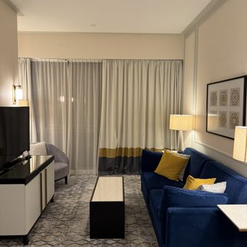 Hilton Vienna Park - Executive suite sitting room - Hotels Near Me - Vienna, 9 Hilton Vienna Park - Executive suite sitting room - Hotels Near Me - Vienna, 9