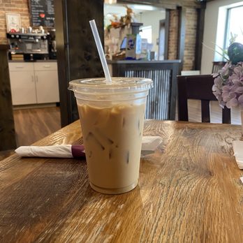 Ms Allie’s Cafe - Iced Vanilla Latte - Coffee & Tea Near Me - Marshville, North Carolina