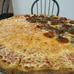Rozolenos Pizza Cafe - Half cheese, half pepperoni and beef large pizza