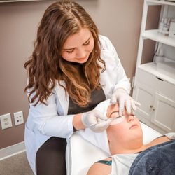 Shaw Skin Clinic - Lash lifting and tint