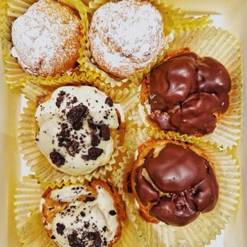 Beard Papa's - Cream Puff Six Pack - Desserts Near Me - Philadelphia, Pennsylvania Beard Papa's - Cream Puff Six Pack - Desserts Near Me - Philadelphia, Pennsylvania