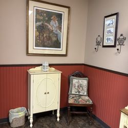 Bacon's Bistro and Cafe - Ladies Restroom